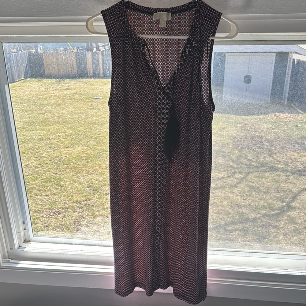 Sleeveless Black and White Patterned Dress